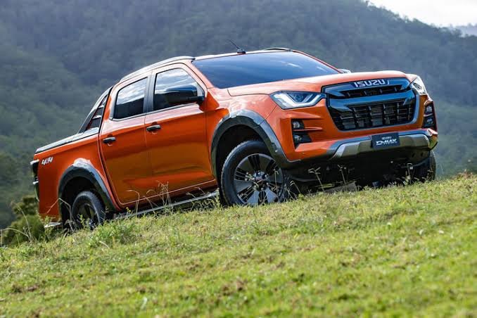 luxury car hire with chauffeur Nairobi